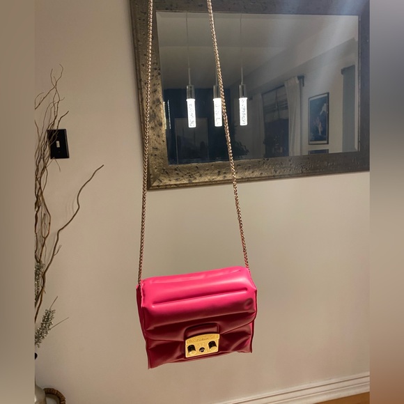 FURLA FUSCIA PUFFER CROSSBODY. Very BARBIECORE! - Picture 3 of 5